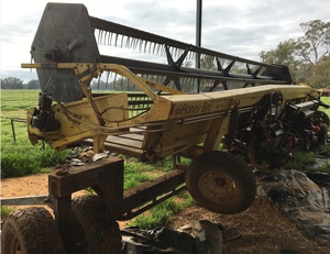 30Ft Honeybee Draper Front on Trailer- 2%+ GST Buyers Premium On All Lots