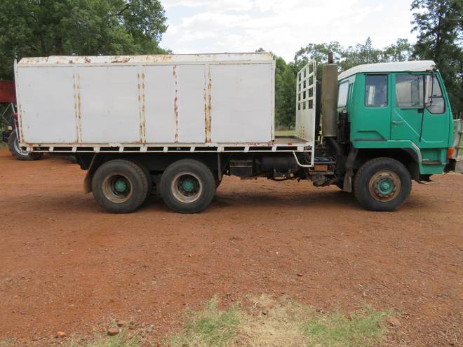 Mitsuibishi FV458 Bogie Tipper Truck