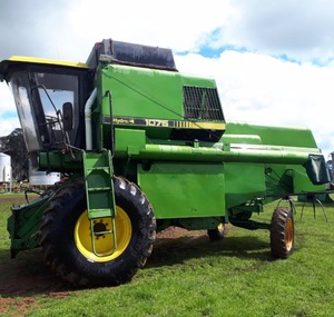 John Deere 1075 Hydro 4 Header with 24ft Front