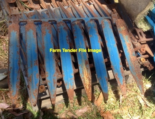 WANTED - Sorghum Fingers full set to suit John Deere 200 Series 30ft Front.