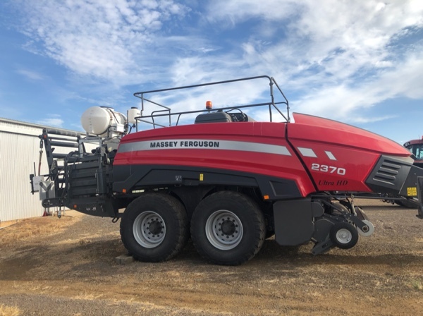 Massey Ferguson 2370 UHD 8X4X3 baler