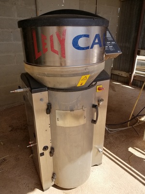 LELY CALM AUTO CALF FEEDER