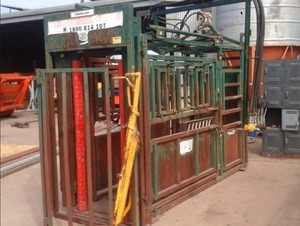 Arrow Full Vet Cattle Crush  