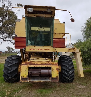 New Holland TR 85 Header