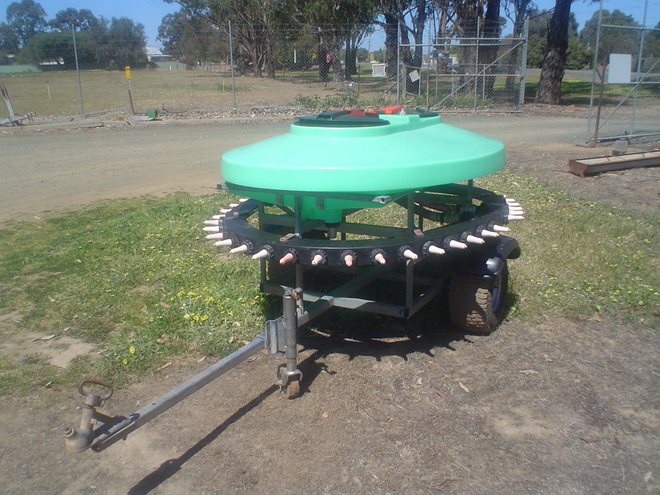 Poly Master 40 teat mobile calf feeder