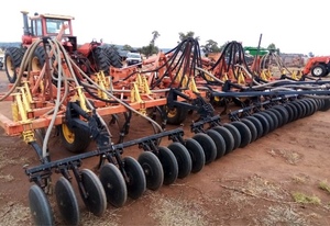 Bourgault 8810 Cultivator - 2% Buyers Premium On All Lots