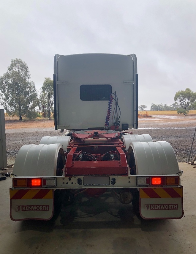 2004 Kenworth T404 Prime Mover