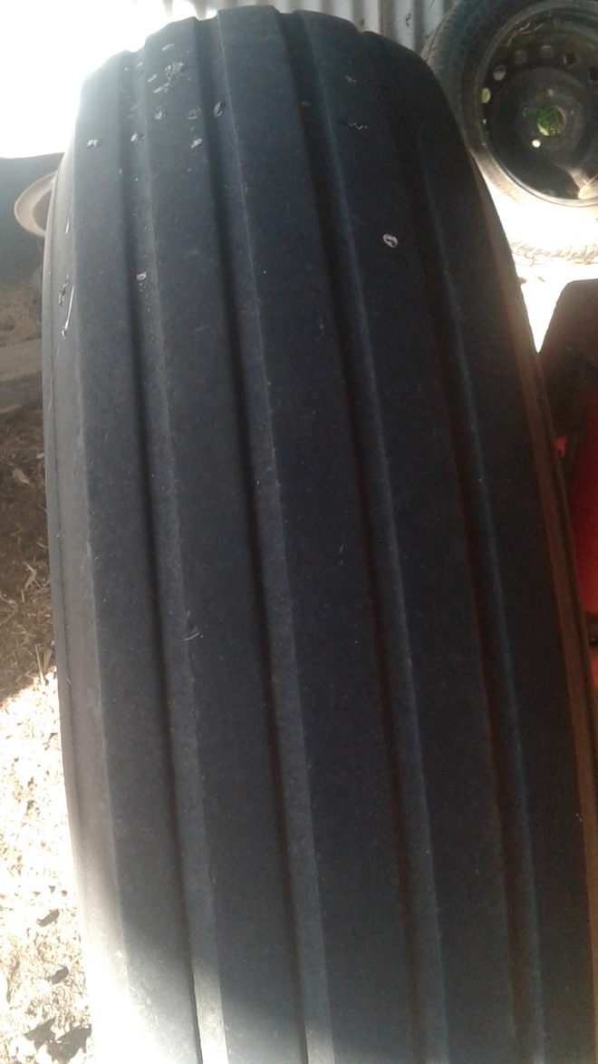 Header Tyre 11.25 24  Hard size to find