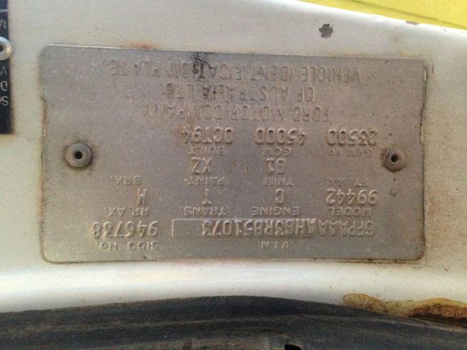 Ford L9000 Tray Truck & Hercules Dog Trailer