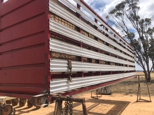 DUNCAN 25Ft 2 Deck Stock Crate For Sale w Mesh Cover and some New Decks