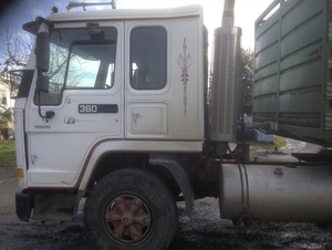 VOLVO 360 Prime Mover For Sale with Hydraulics
