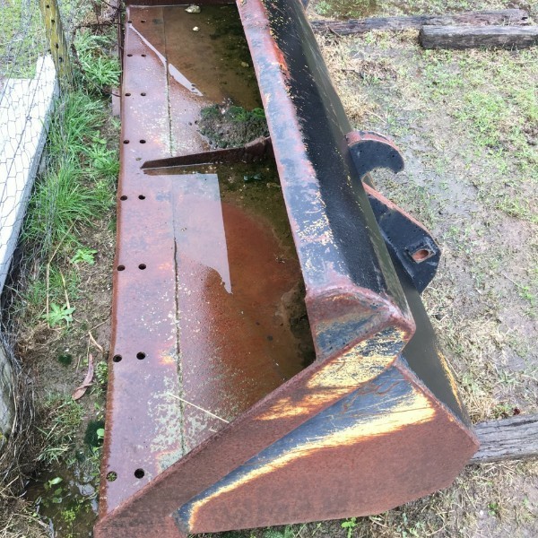 Case tractor front end loader