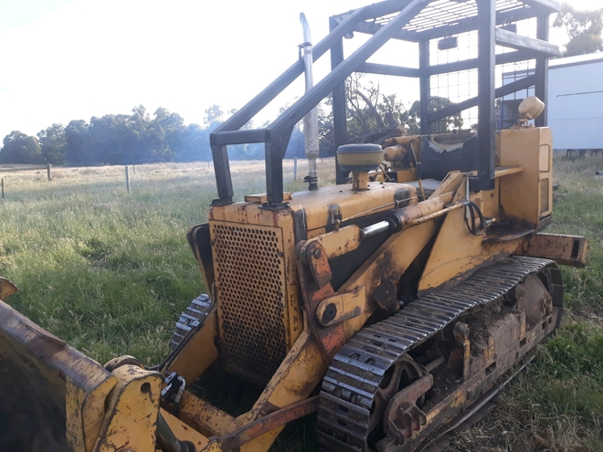 Bulldozer international Drott with 4- in-1 bucket