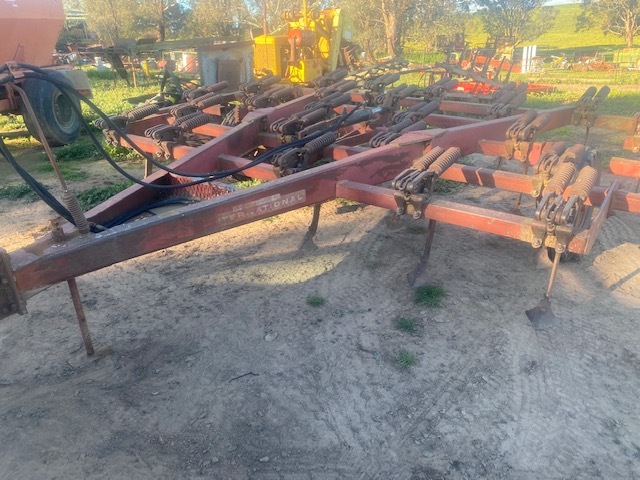 International 2-11 25 Tyne Scarifier