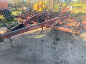 International 2-11 25 Tyne Scarifier