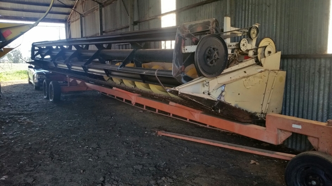 30 foot 806 New Holland header front