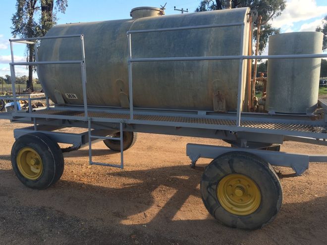 5000 litre gal tank on trailer with honda pump 