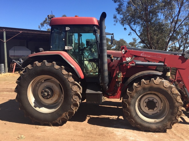 Case IH MX135 with Challenge Front End Loader