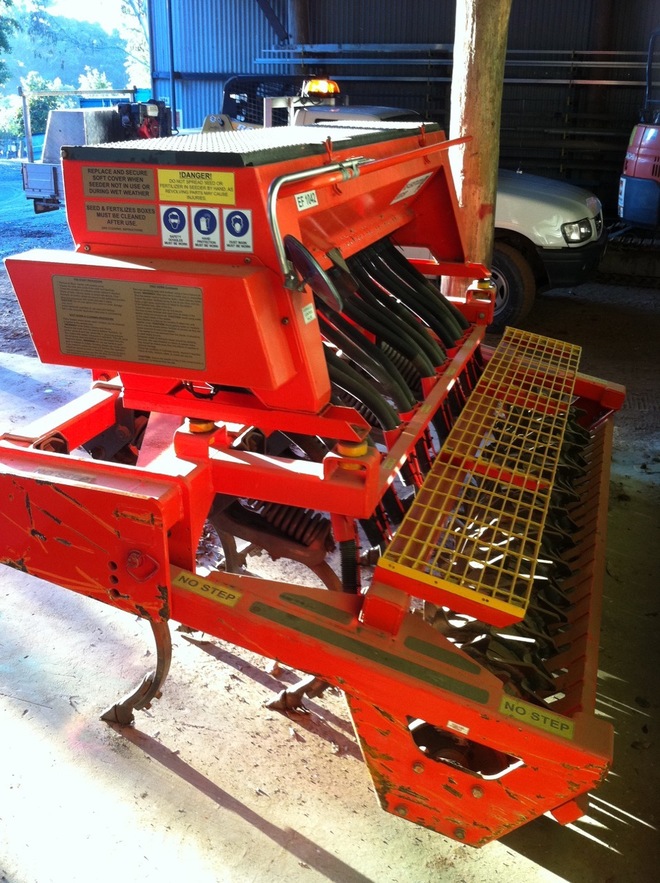 SEEDER, DRILL, AGRICULTURAL / LANDSCAPE