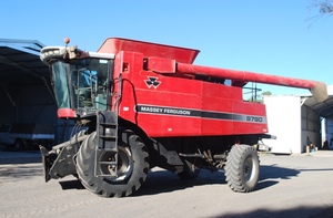 2004 Massey Ferguson 9790, 36' draper front, 30' flex front both on trailers