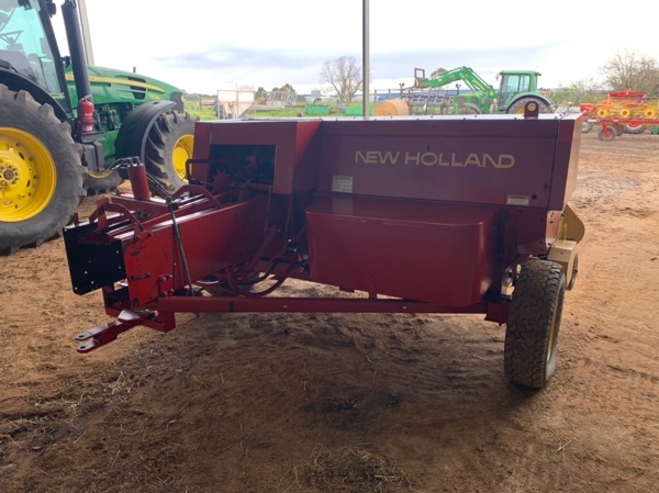 New Holland 568 Square Baler