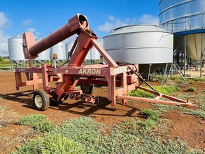 Akron E 180 T outloader and Mainero inloader