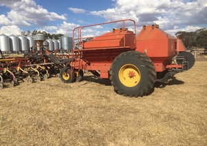 Air Seeder  Horwood  Bagshaw  with 47ft Bar & 8000L Tank / Cart