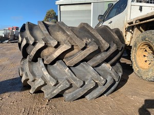 Set of 2 Alliance 16.5/85-24 tyres