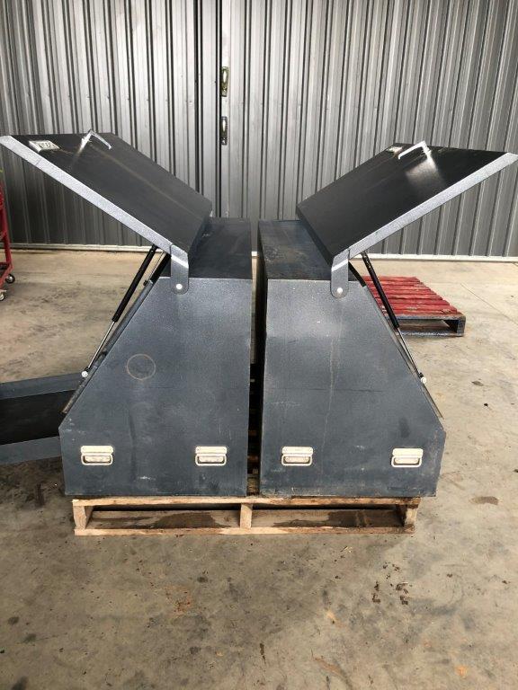 Toolboxes / Air Compressor / Watertank / Vice 