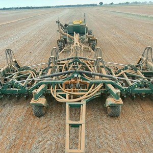 Excel Disc seeder & Simplicity Triple Bin Cart