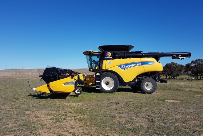 2017 New Holland 9.90 Header & 2 Fronts