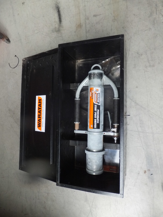  WARATAH PNEUMATIC STAR POST DRIVER IN ORIGINAL BOX NEVER USED