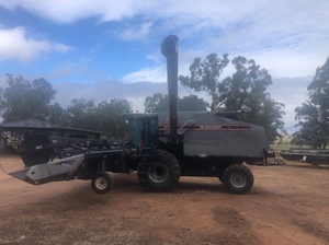 Gleaner R72 Header & 40ft Midwest Front