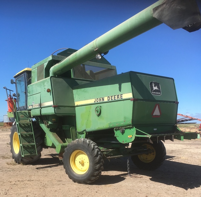 John Deere 8820 Header