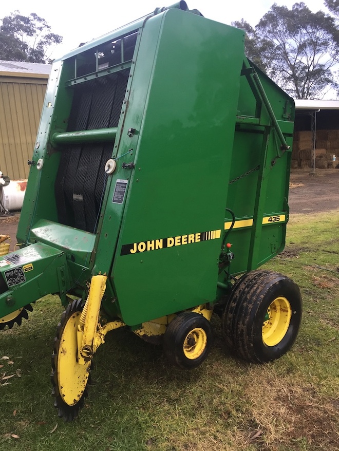 John Deere 435 Round Baler