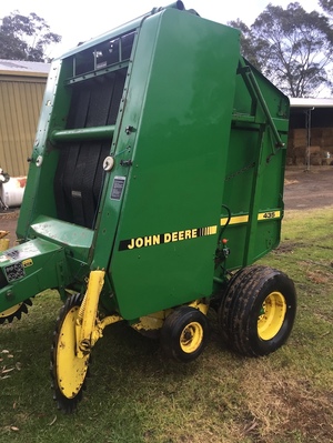 John Deere 435 Round Baler