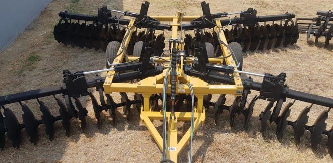 Taylor-Way 350 Wing Fold Tandem Disc Harrows 48 Plate (NEW)(5.3 m Cut) Built in the USA, 24