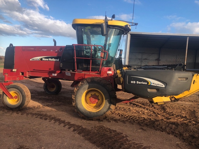 HW 325 New Holland Windrower