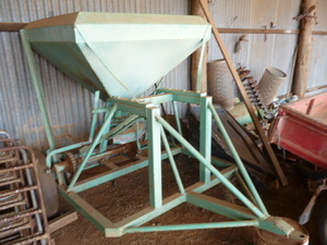1/2 ton fertiliser spreader