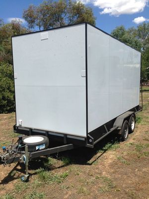 2016 Tandem Trailer enclosed moving/toy hauler