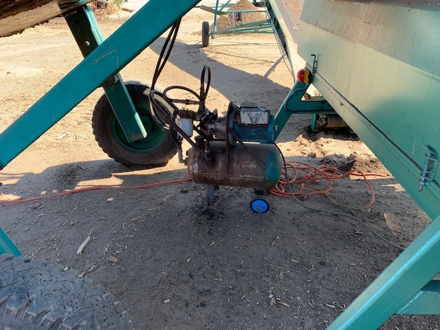 SOLD - LARGE FEED ELEVATOR - INFEED  Conveyor 7 metre long x 1500 wide