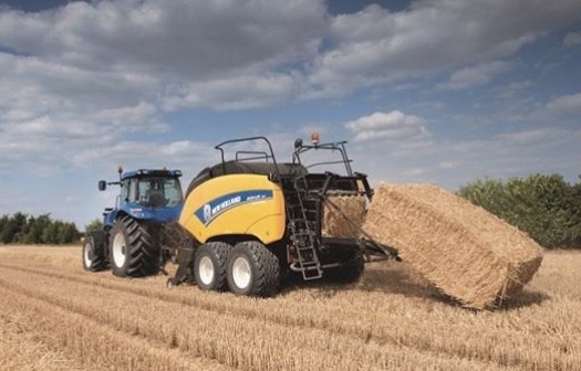 Cereal Hay wanted behind the Baler