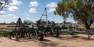 2001 John Shearer Uni Cult Airseeder and tow behind Cart