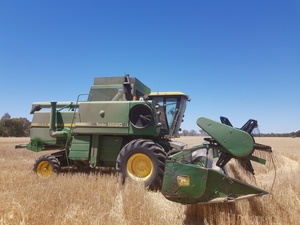 John Deere 8820 Titan Header with 30ft Front