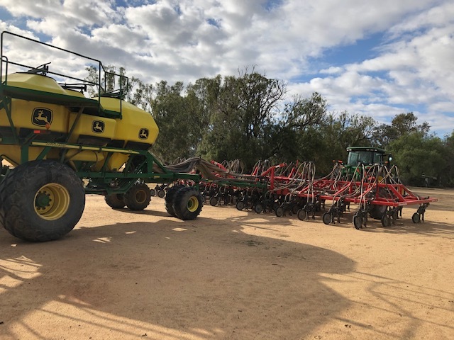 12m Horwood Bagshaw PSS Bar with John Deere 1910 Air Cart