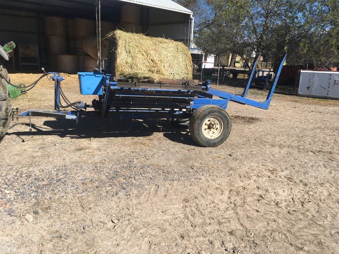 Round Bale Feedout Machine