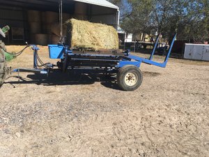 Round Bale Feedout Machine