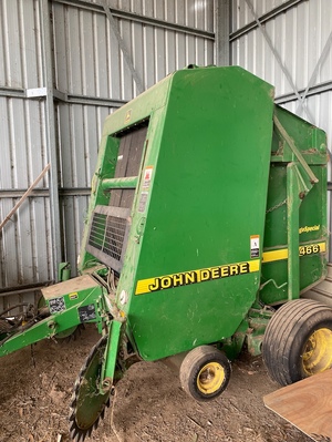 John Deere 466 Baler