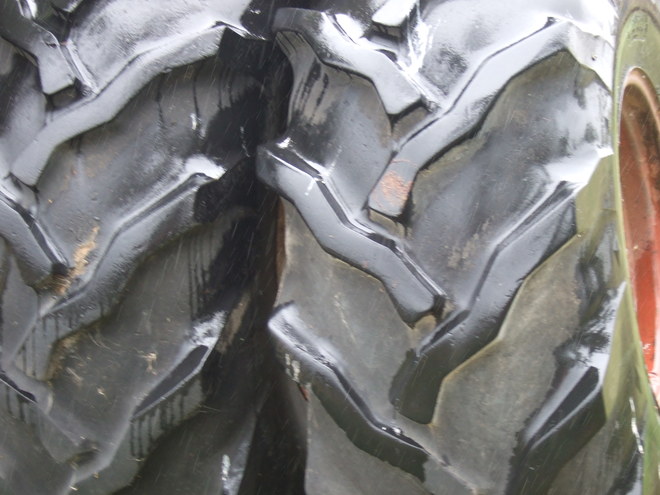 23.1 by 26 tractor / header tyres