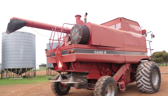 Case IH 2188 Header with 36ft Front & Trailer